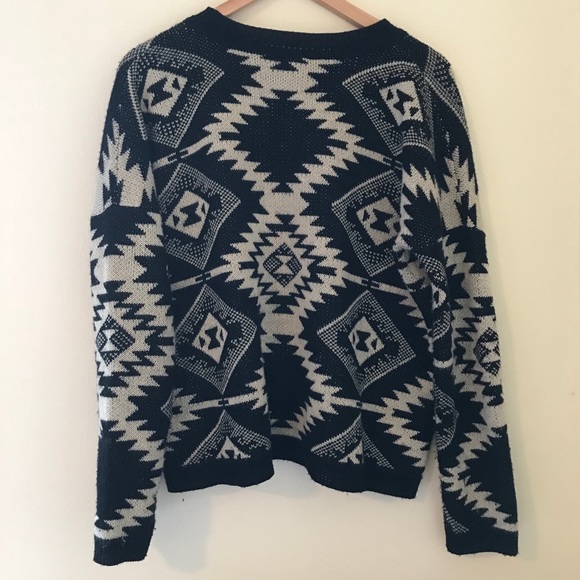 FOREVER 21 - black and cream aztec pattern sweater - Picture 2 of 4